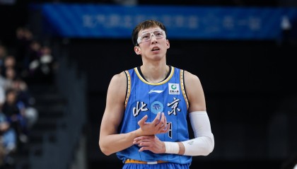 kaiyun app-高效终结！周琦半场3中3拿到9分3板2助2断 正负值+8