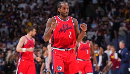 开云体育保障-莱昂纳德半场高效斩获21分 三分6中3状态火热