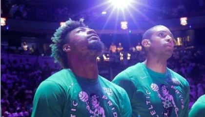 撕破热火联防！绿军家有一宝：35岁霍福德攻防建功